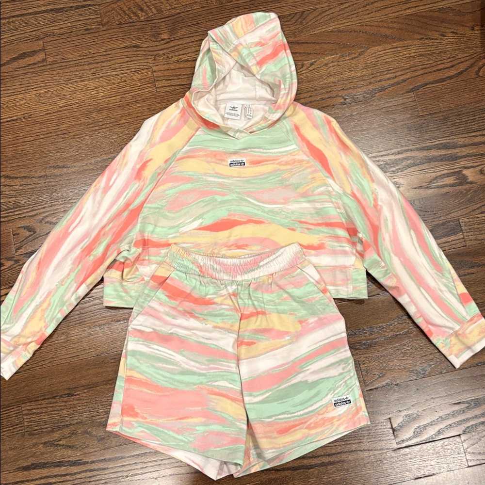 Adidas Women Pastel Marble Stripe Sweater/shorts set size XS